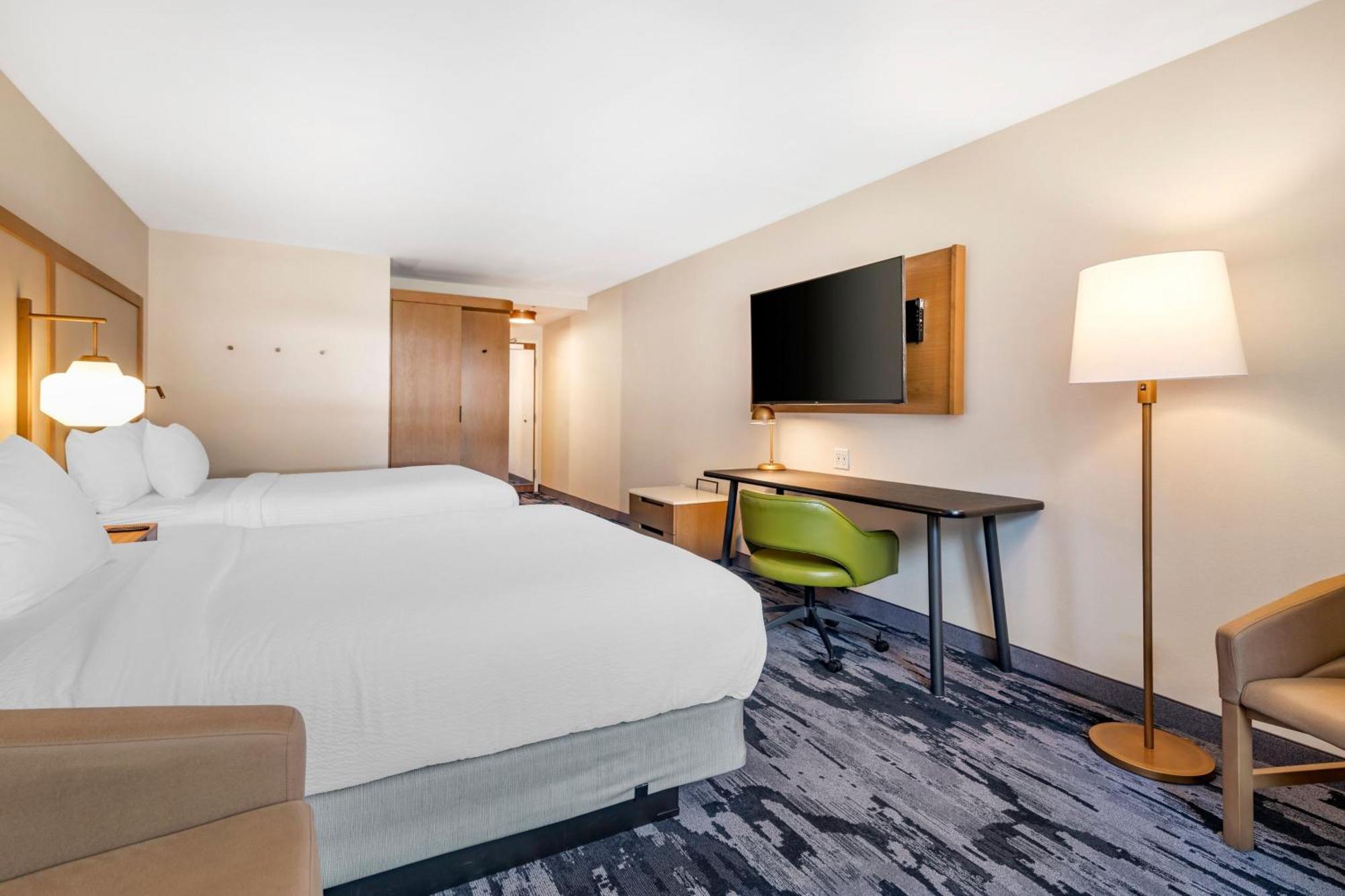 Hotel Fairfield By Marriott & 2*