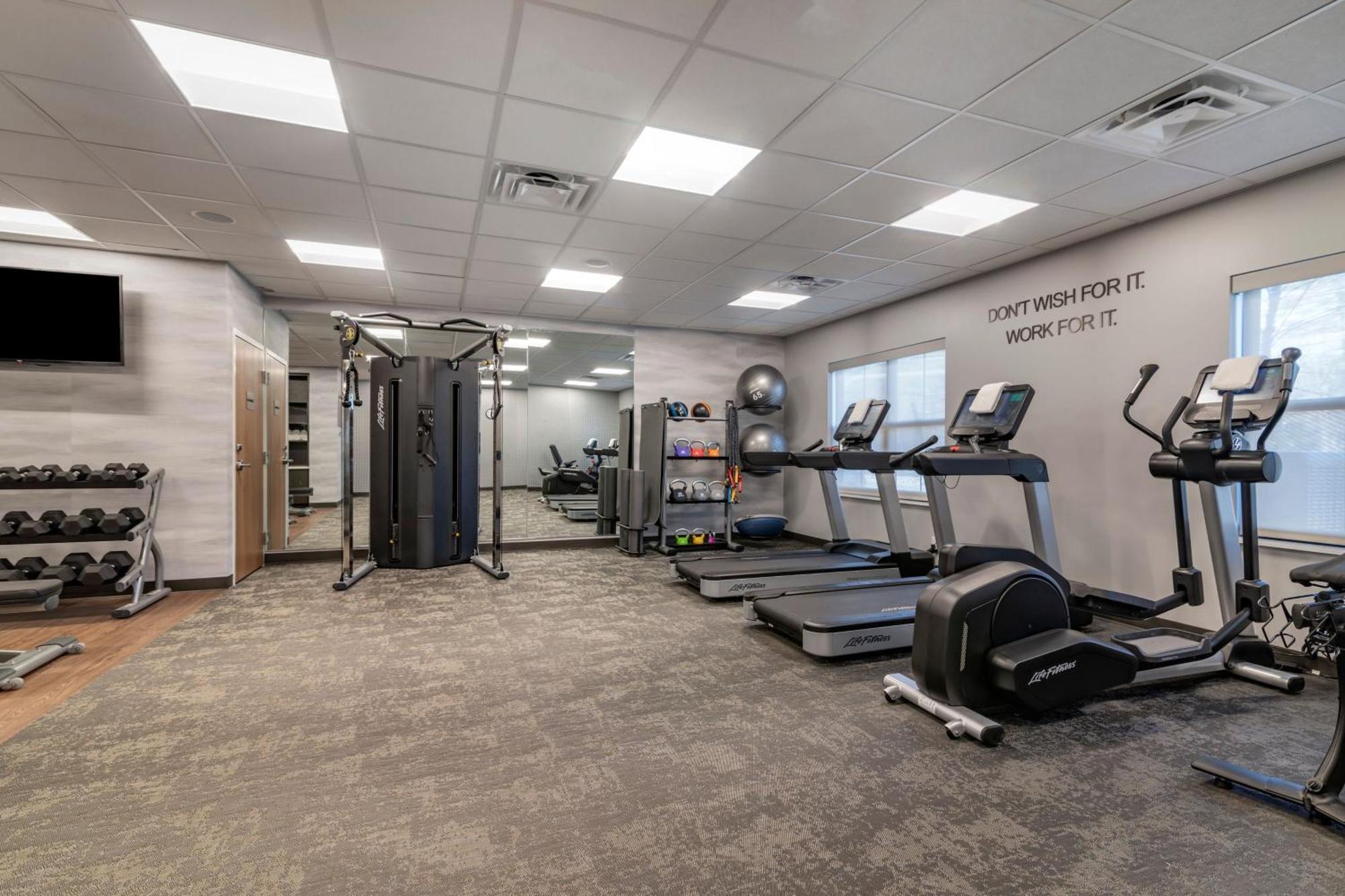Fairfield By Marriott & 2*